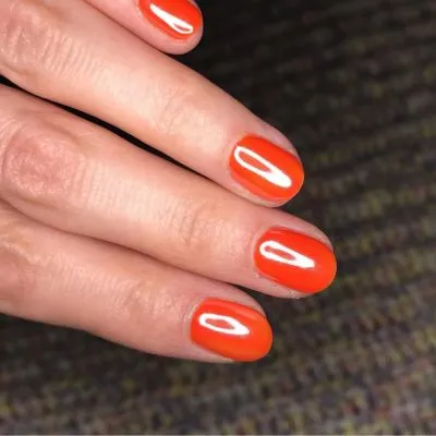 Beauté des mains spa avec CND™ + vernis semi-permanent SHELLAC™ - Détail 1